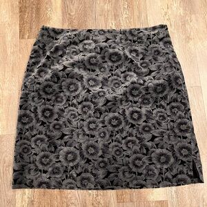 Ann Taylor Women’s Floral Velvet Mini Skirt Size 14 Gray & Black Tones Side Zip